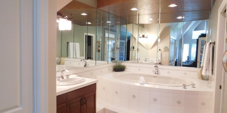 Master bath in home #25 at StoneRidge Townhomes